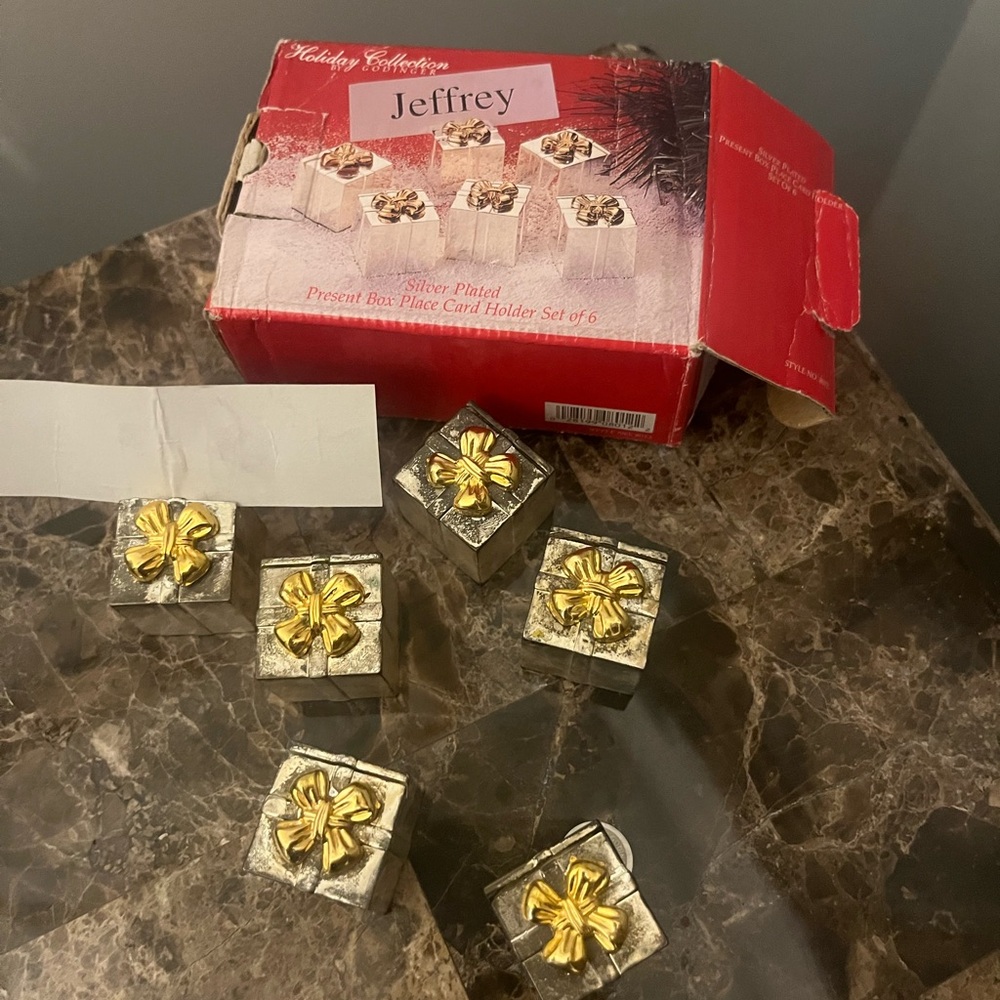 Gift box place card holder